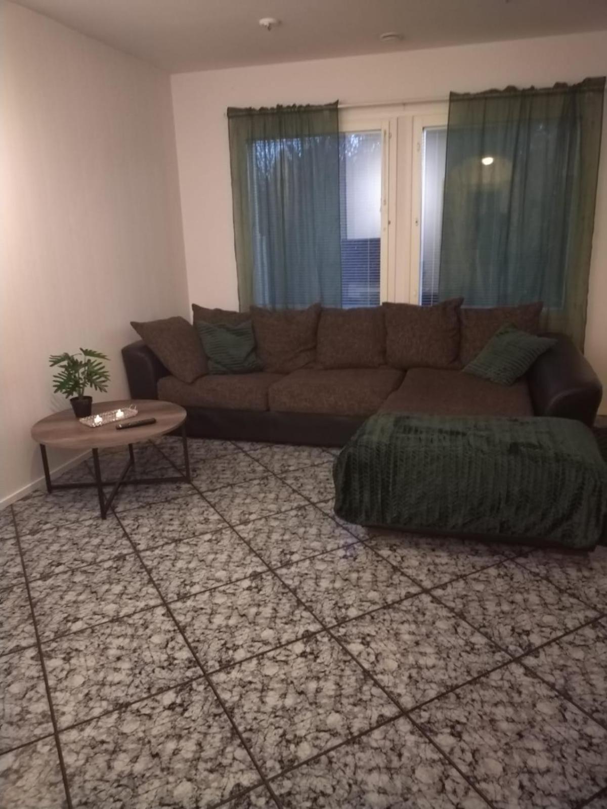 55 Nelioeinen Tilava Rivitalokaksio, 1-4Hloe, Taeydellinen Keittioe, Uudet Kodinkoneet, Laadukas Sauna, Tv, Netflix, Wifi, Kuivaava Pyykinpesukone, Itsekirjautuminen 24H, Avainsaeiloeboxi Koodilla Seinäjoki Exterior foto