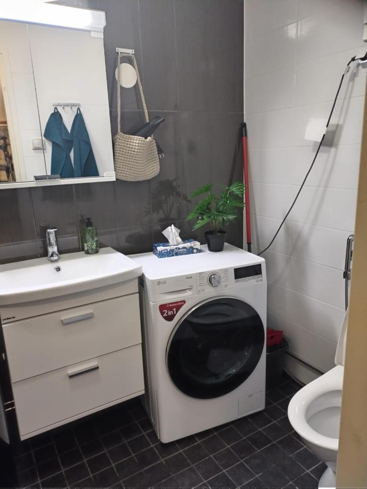 55 Nelioeinen Tilava Rivitalokaksio, 1-4Hloe, Taeydellinen Keittioe, Uudet Kodinkoneet, Laadukas Sauna, Tv, Netflix, Wifi, Kuivaava Pyykinpesukone, Itsekirjautuminen 24H, Avainsaeiloeboxi Koodilla Seinäjoki Exterior foto